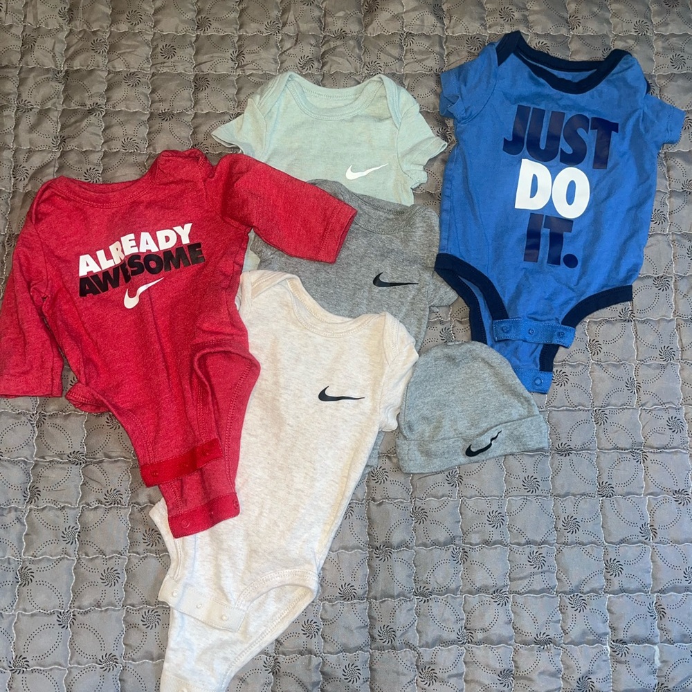 Baby onesies and hat size 3M